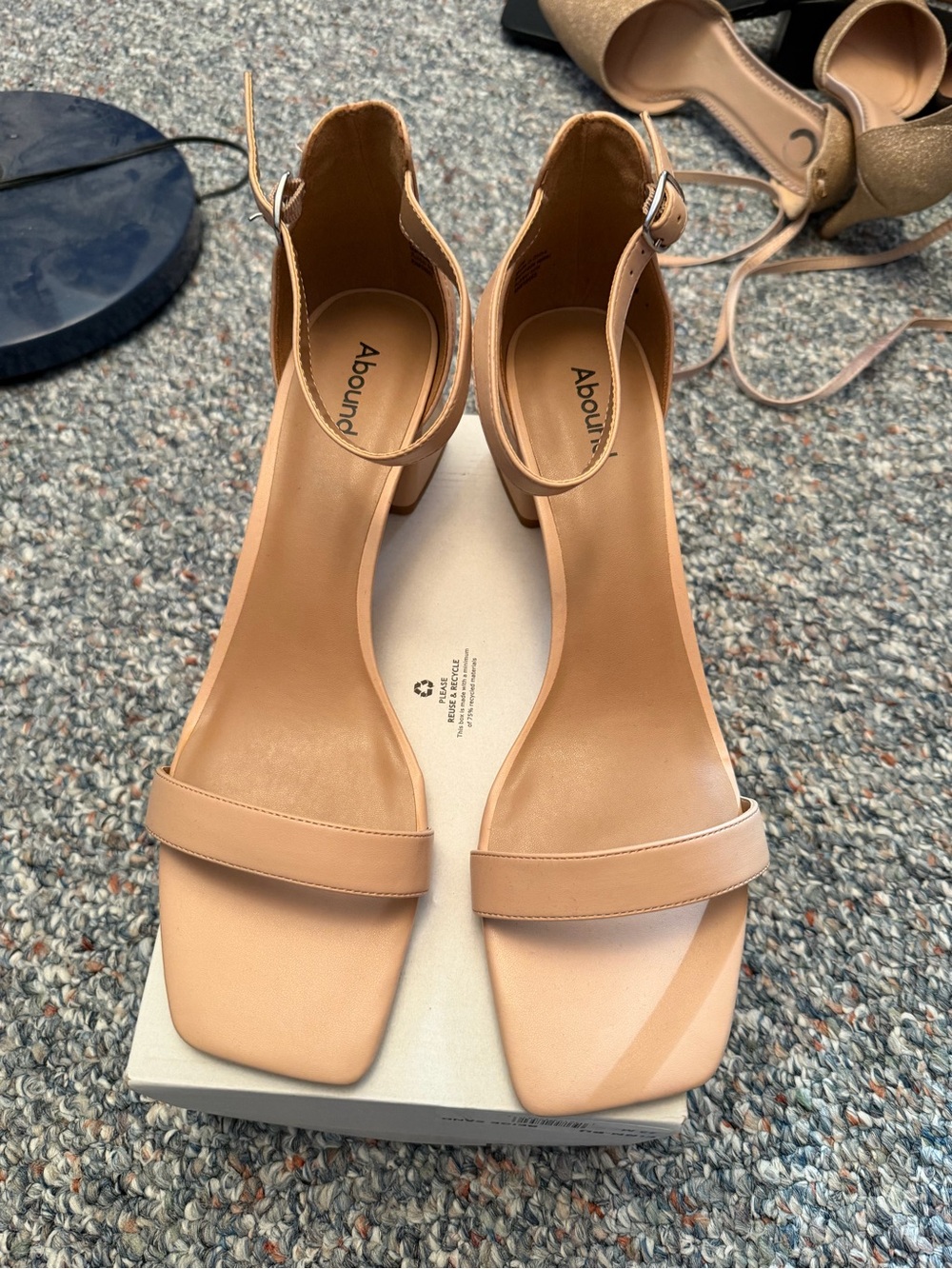 Women’s size 13 heels 2.5” heel abound tan cream nude block heel square toe new